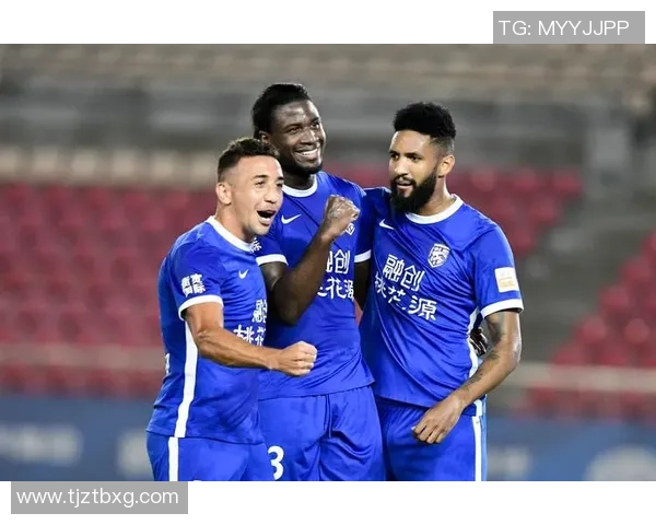 武汉羽毛球队在冠军赛积分榜上以70分稳居第一名展现强劲实力